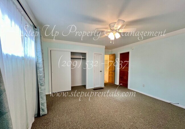 Building Photo - Cozy Downtown 2 Bedroom Bungalow in the Heart of Sonora!