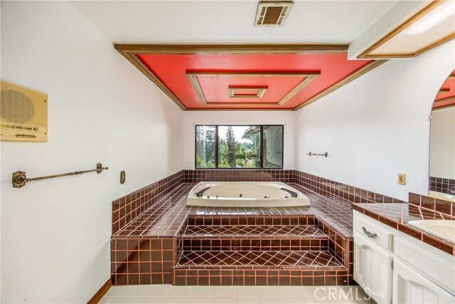 Building Photo - 668 E Sunset Dr N