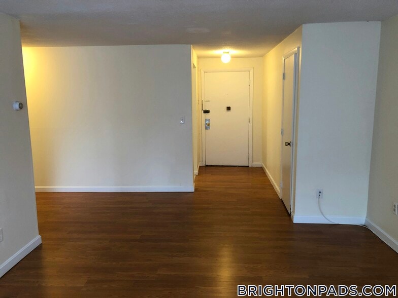 Building Photo - 122 Dustin St