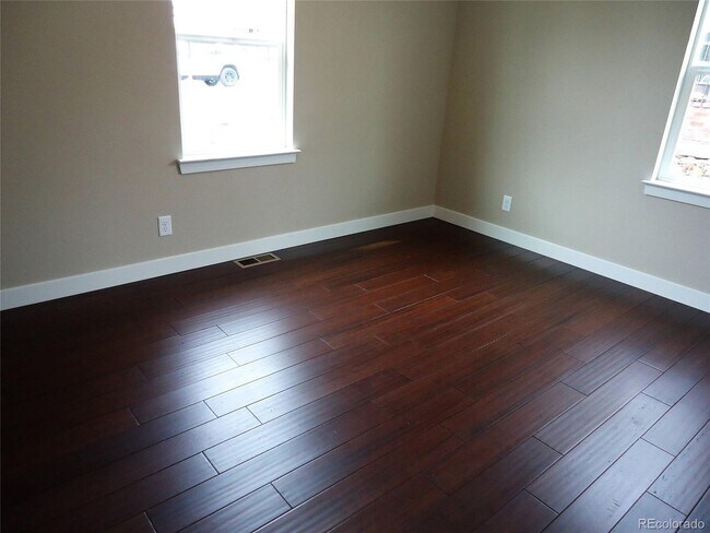 Building Photo - Updated Chaffee Park Home