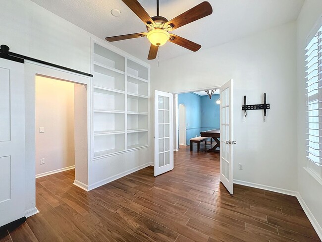 Building Photo - Stunning 5-Bedroom Home in North Village o...