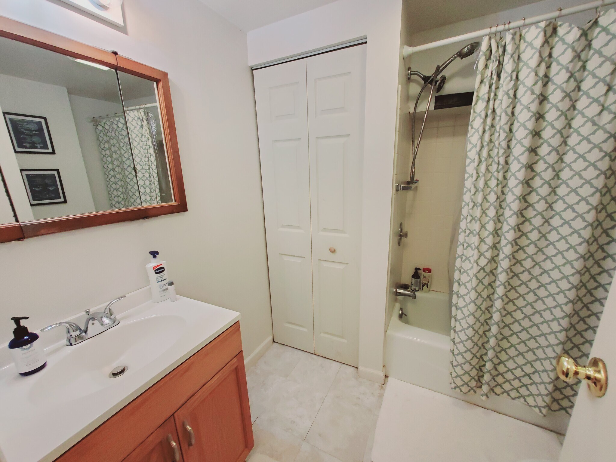 Building Photo - 144 Alpine St