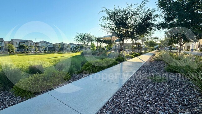 Building Photo - 1068 E Sabino Dr
