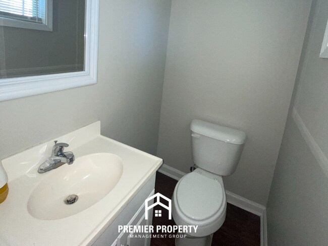 Building Photo - 4034 Windermere Rd