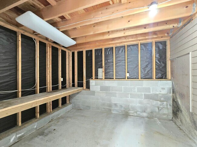 Building Photo - 4 Bedroom 3 Bath in Lake Forest Park