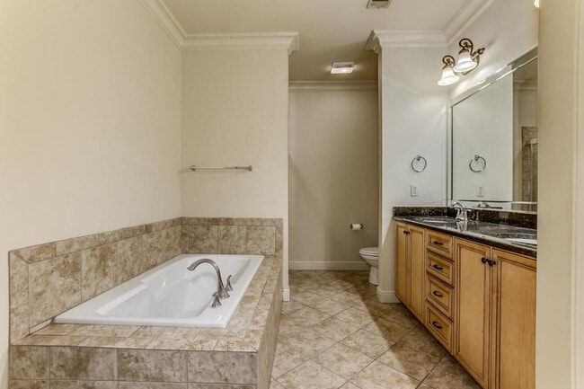 Building Photo - 2800 Belle Chase Ln