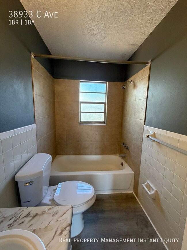 Building Photo - 38933 C Ave