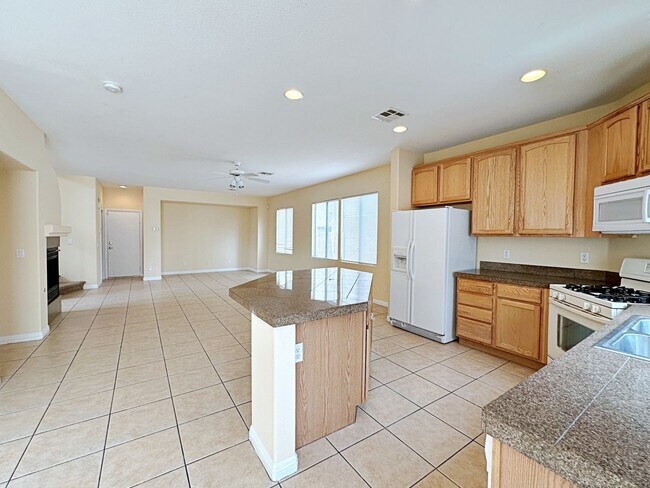 Building Photo - 4 BEDROOM HOME 3 CAR GARAGE ON A CORNER LO...