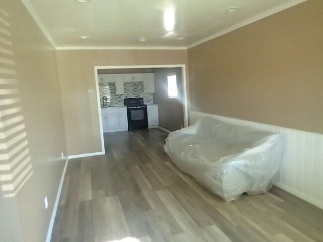 Building Photo - Newly renovated beautiful 1bd/1ba house/commercial space