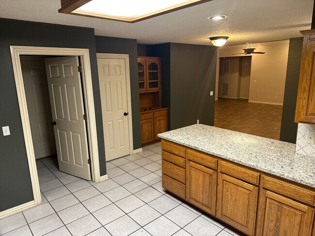 Building Photo - Available August 1st! 3-Bedroom, 2-Bathroom Home in East Rogers