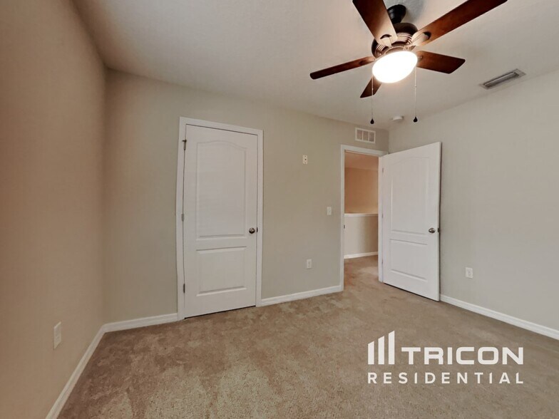 Building Photo - 10442 Whispering Hammock Dr