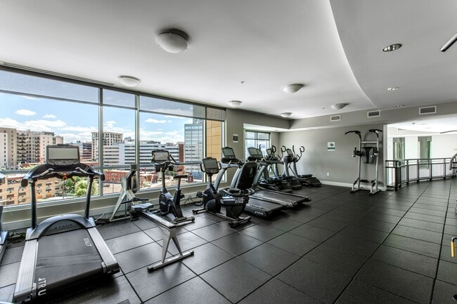 Building Photo - 2001 Lincoln St