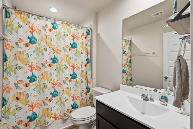 Building Photo - 11016 33rd Ave N