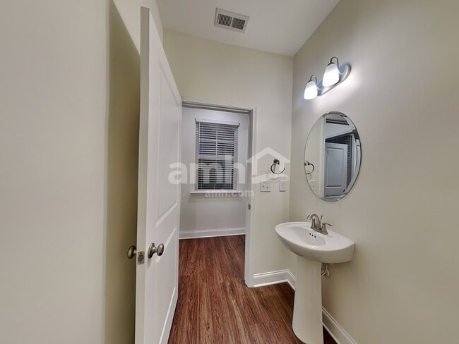 Building Photo - 252 Lake St