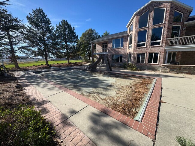 Building Photo - 2428 Silverpoint Way