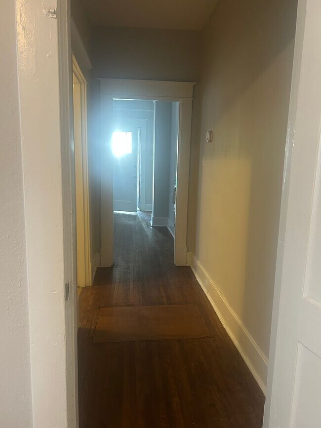 Building Photo - 2124 Maple St