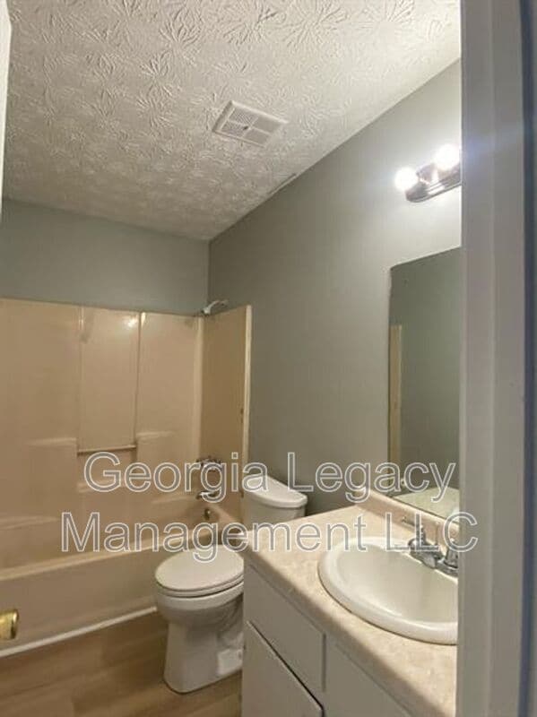 Building Photo - 100 Sayemore Dr