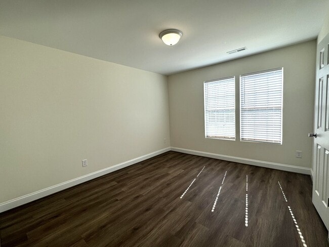 Building Photo - ~~ "Brand New" 3-bedroom 2 bath home in Bu...