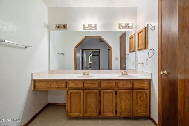 Building Photo - 11625 Cedar Crest Dr