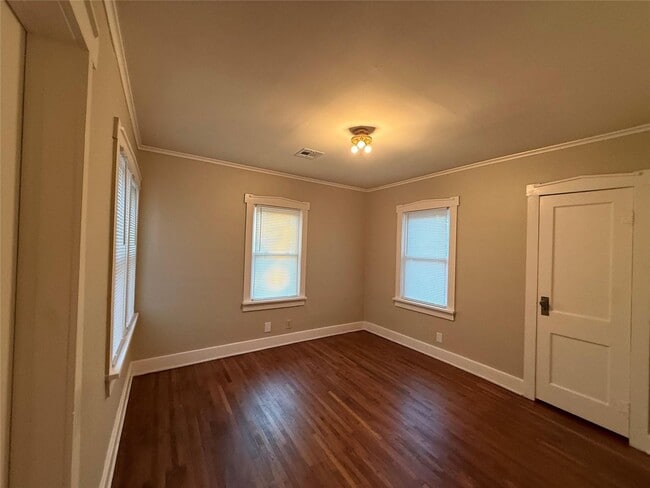 Building Photo - Great neighborhood, watchful neighbors, darling Midtown home near fairgrounds & TU.