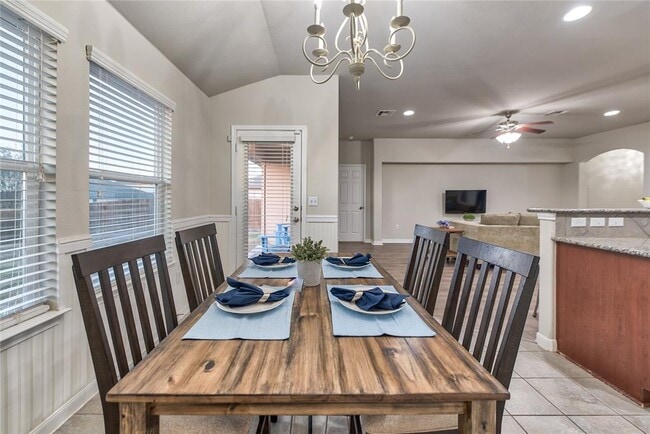 Building Photo - 328 Langely