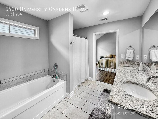 Building Photo - 5430 University Gardens Dr