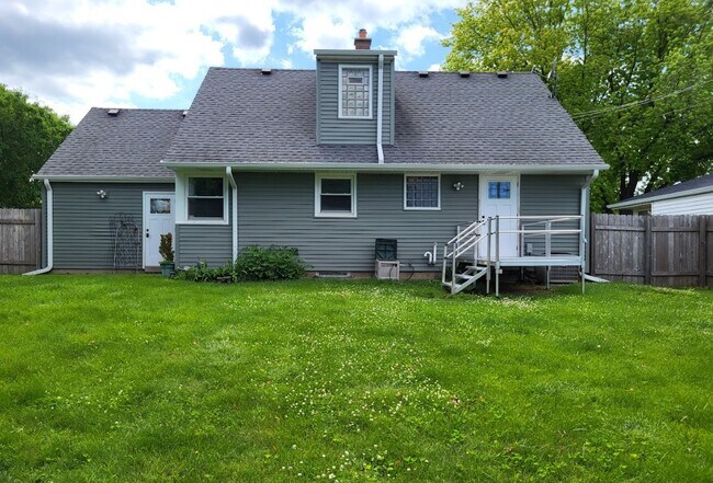 Building Photo - W158N9026 Charles Dr