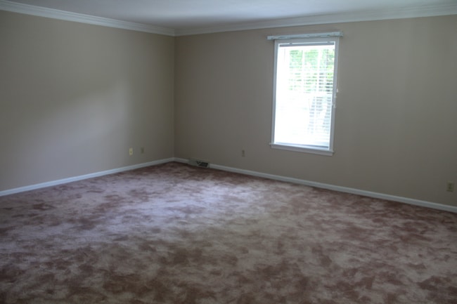 Building Photo - 611 E Mountcastle Dr