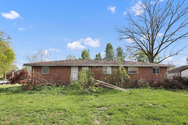 Building Photo - 711 S Chesterfield Rd