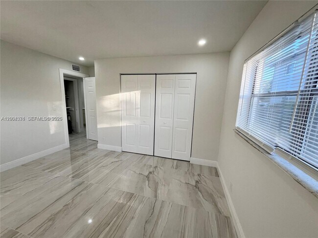 Building Photo - 8011 NW 44th Ct