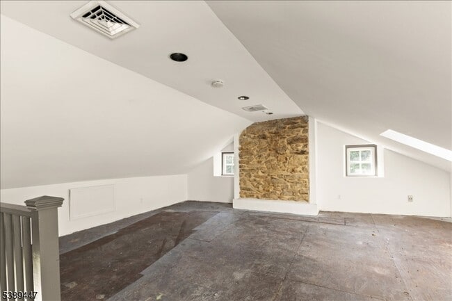 Building Photo - 355 Montana Rd