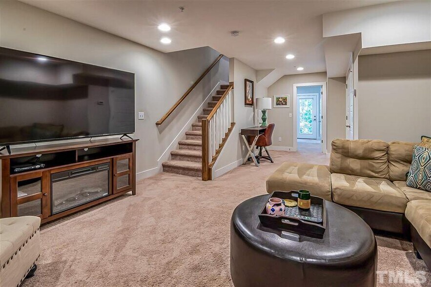 Building Photo - 2800 Bedford Green Dr