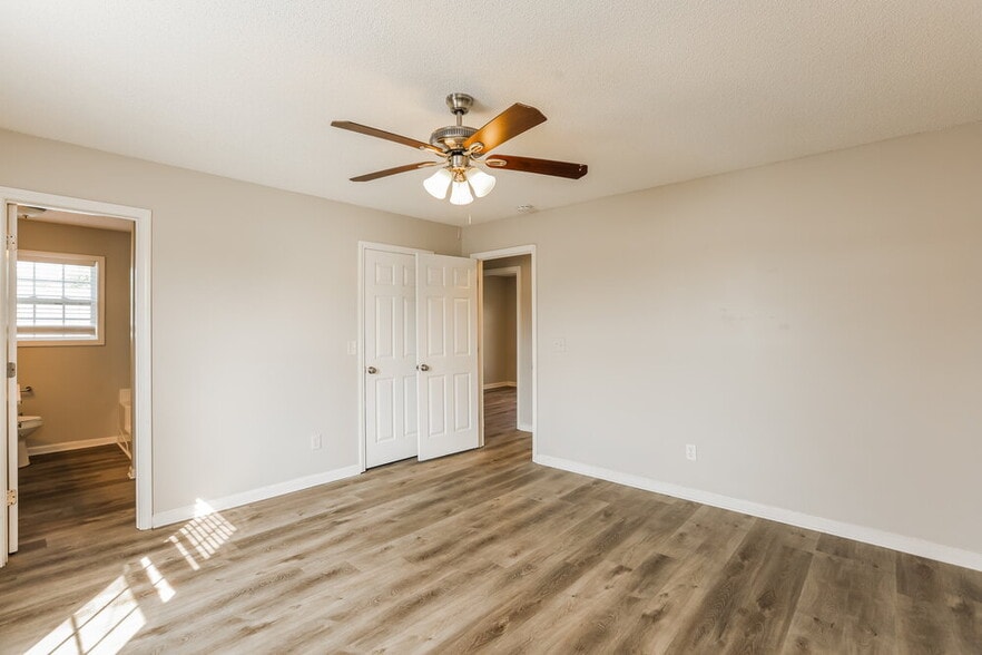 Building Photo - 600 Sheffield Ct