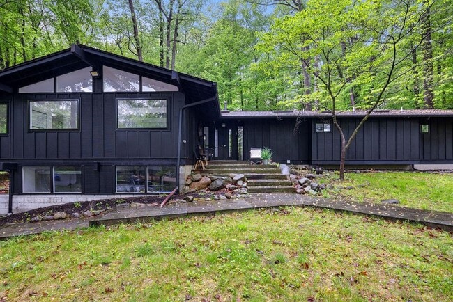 Primary Photo - 22 White Birch Dr
