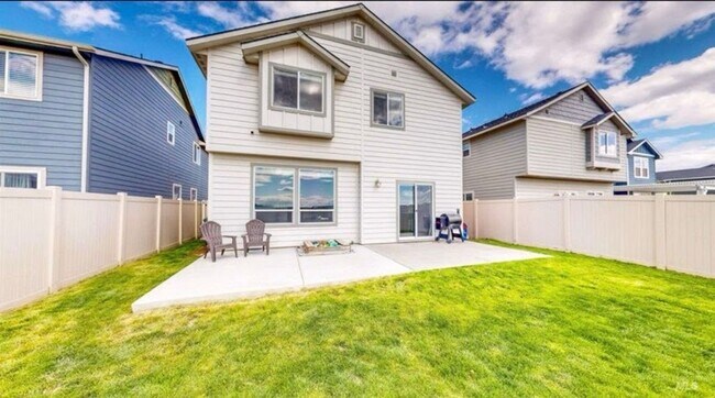 Building Photo - Modern 4-Bedroom Home in Meridian – Spacio...