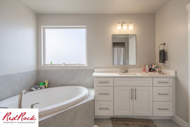 Building Photo - Beautiful townhome in desirable neighborho...