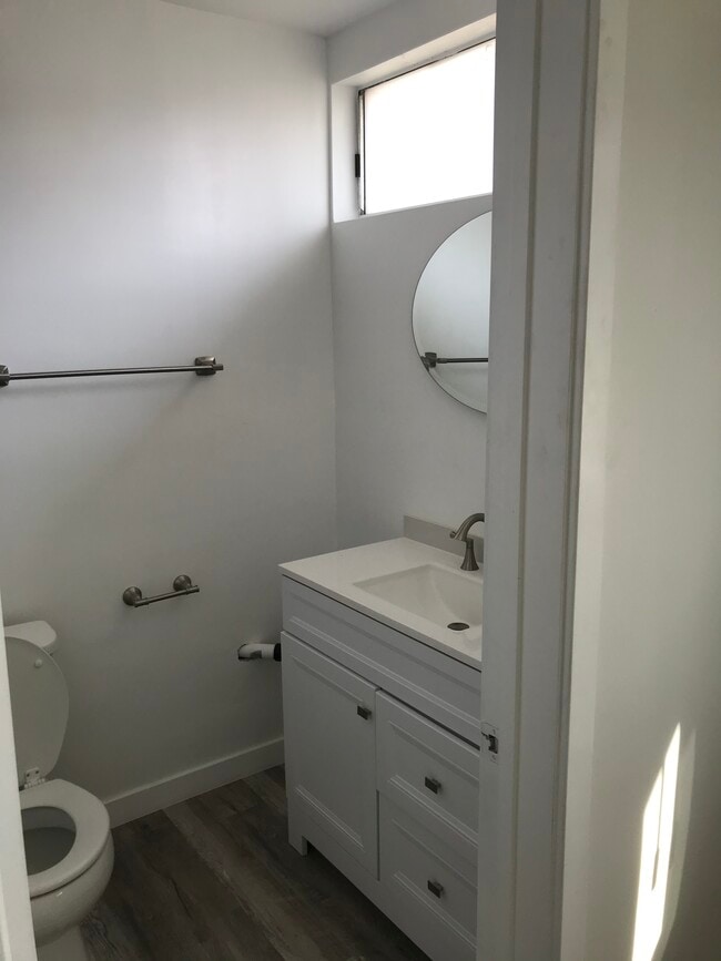 Master Bath - 3173 Rowena Ave