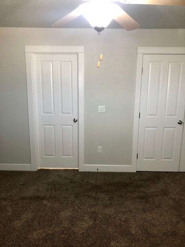 Building Photo - Single Story Home w/Huge Fenced Backyard!