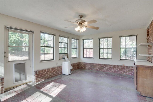Building Photo - 2301 Mura Dr