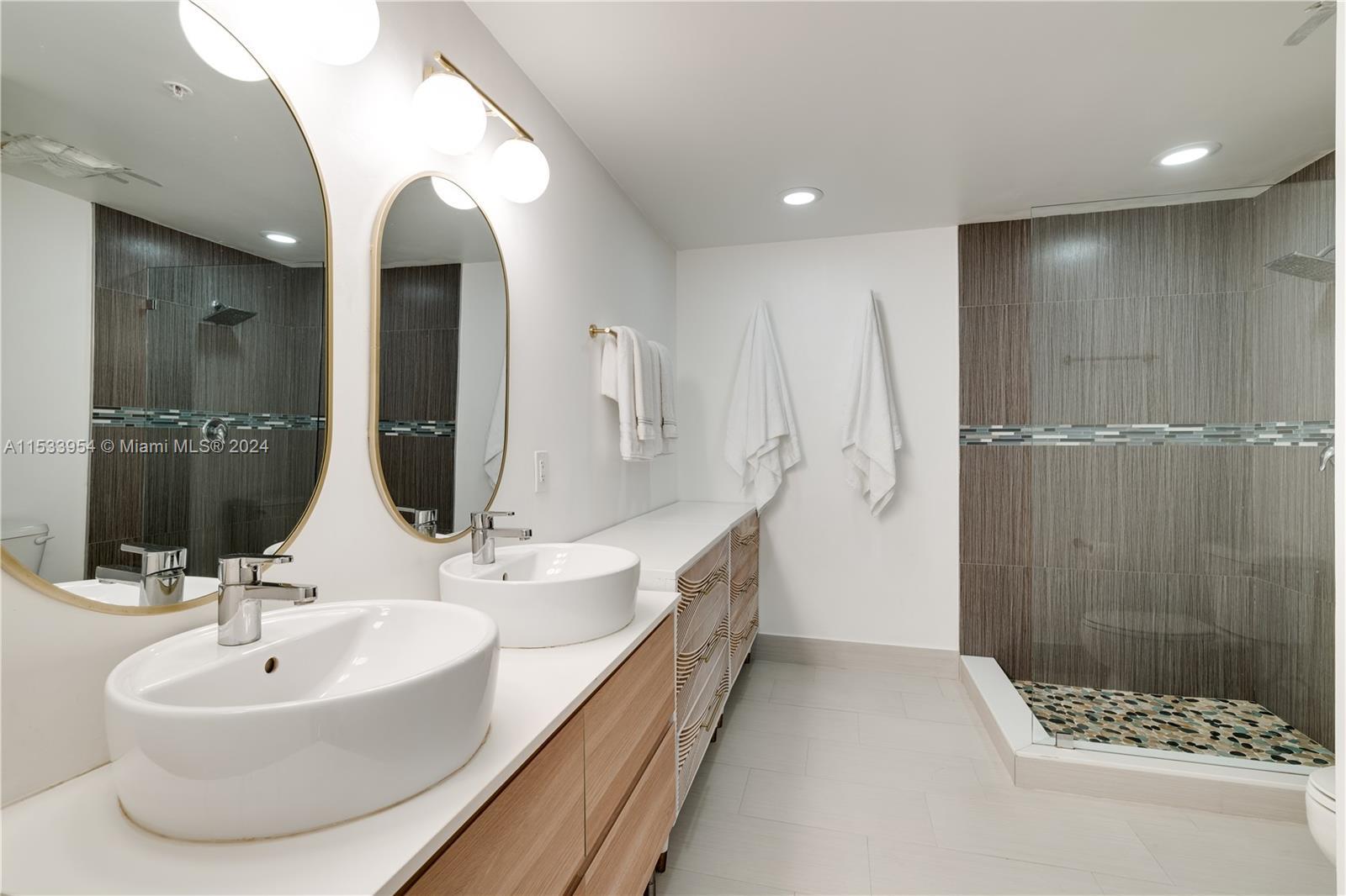 Building Photo - 7900 Harbor Island Dr