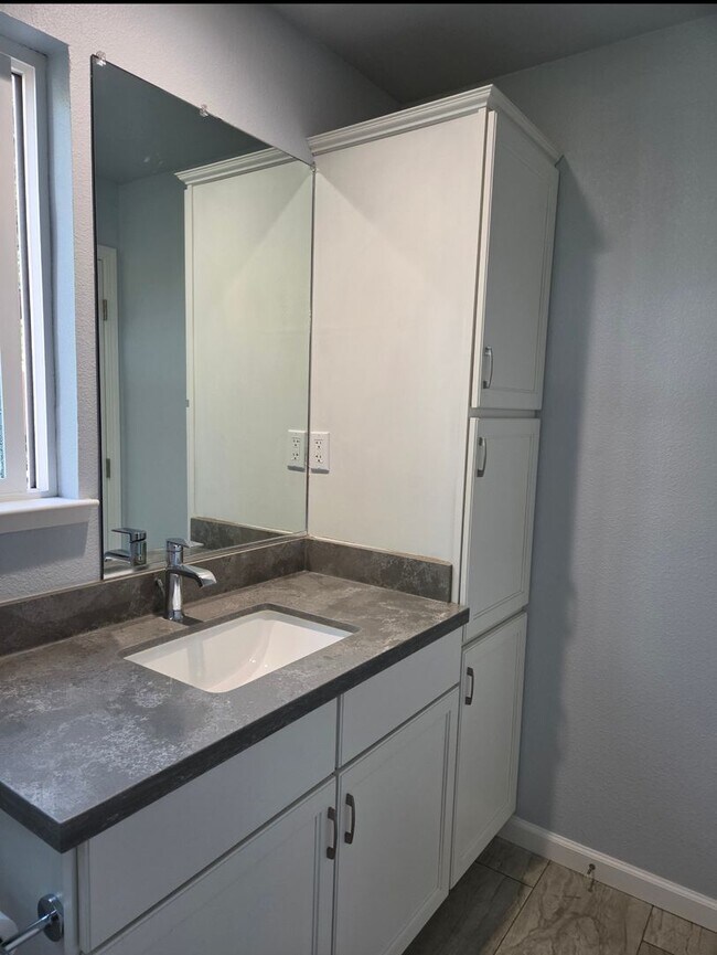 Building Photo - QUAINT ADU