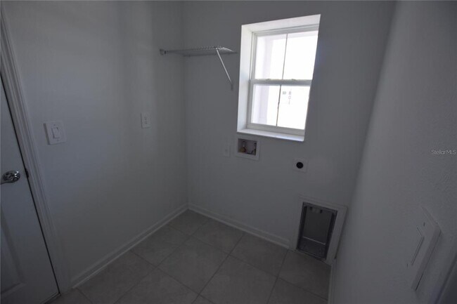 Building Photo - 2839 Armstrong Ave