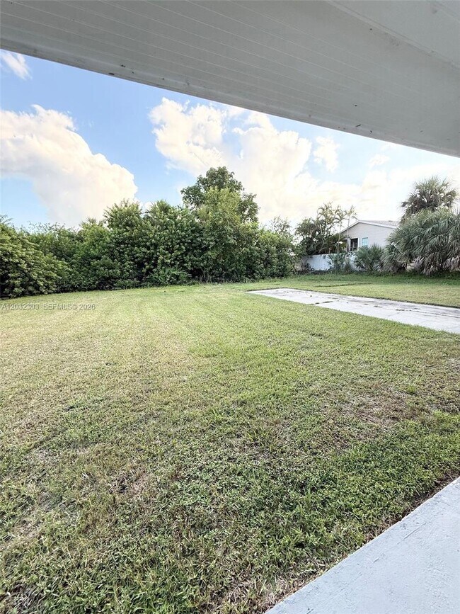 Building Photo - 801 Brodhag Dr