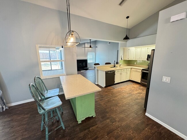 Building Photo - Your Dream Home Awaits! MASSIVE Backyard! ...