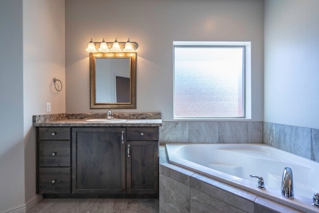 Building Photo - 4 bedroom 2 Bath Home in Desert Edge Cove - RV parking!