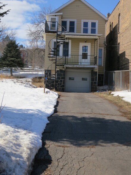 Parking - 320 E 5th St