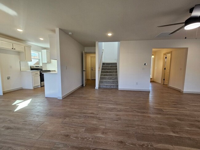 Building Photo - (3) Bed/(2.5) Bath Townhome Avail NOW! New Construction!