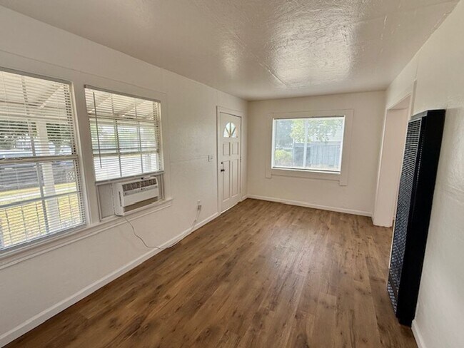 Building Photo - 619 N Plumas St