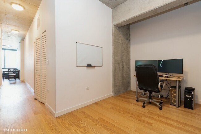 Building Photo - 235 W Van Buren St