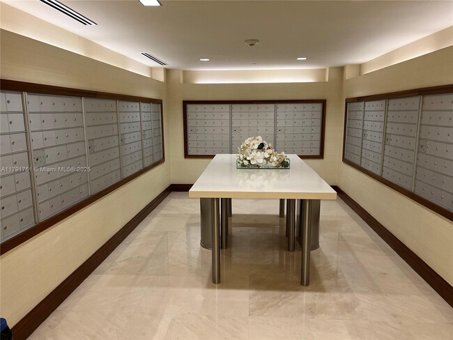 Building Photo - 1060 Brickell Ave